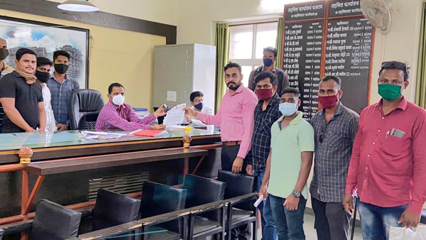 संभाजी ब्रिगेड फलटणचे विविध मागण्यांसाठी तहसीलदारांना निवेदन