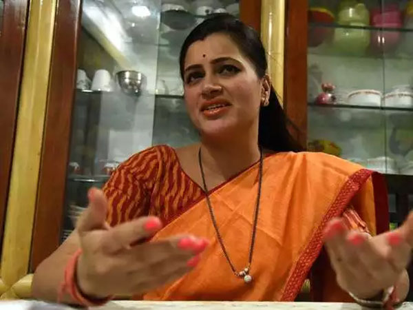 नवनीत राणांना पुन्हा कोरोना; पालिकेनं केलेल्या चाचणीत अहवाल पॉझिटिव्ह