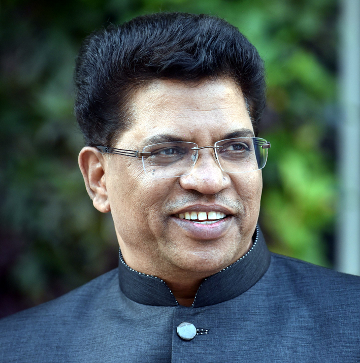  कराड अर्बन बँकेचे मुख्य कार्यकारी अधिकारी सीए. दिलीप गुरव यांना सातारा भूषण पुरस्कार 