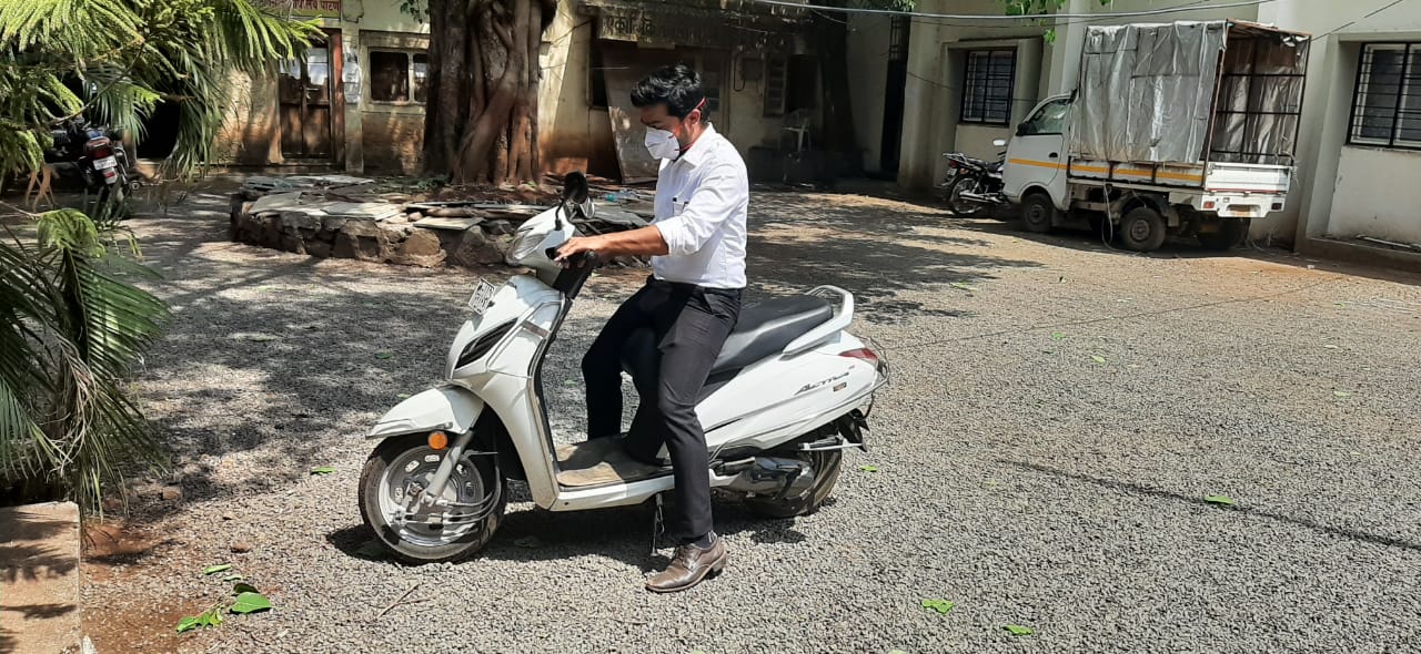 माणसातला देवमाणूस...... प्रशासकिय सेवेतील कर्तव्यदक्ष अधिकारी; कोविड सेंटरचं आपलं कुटुंब