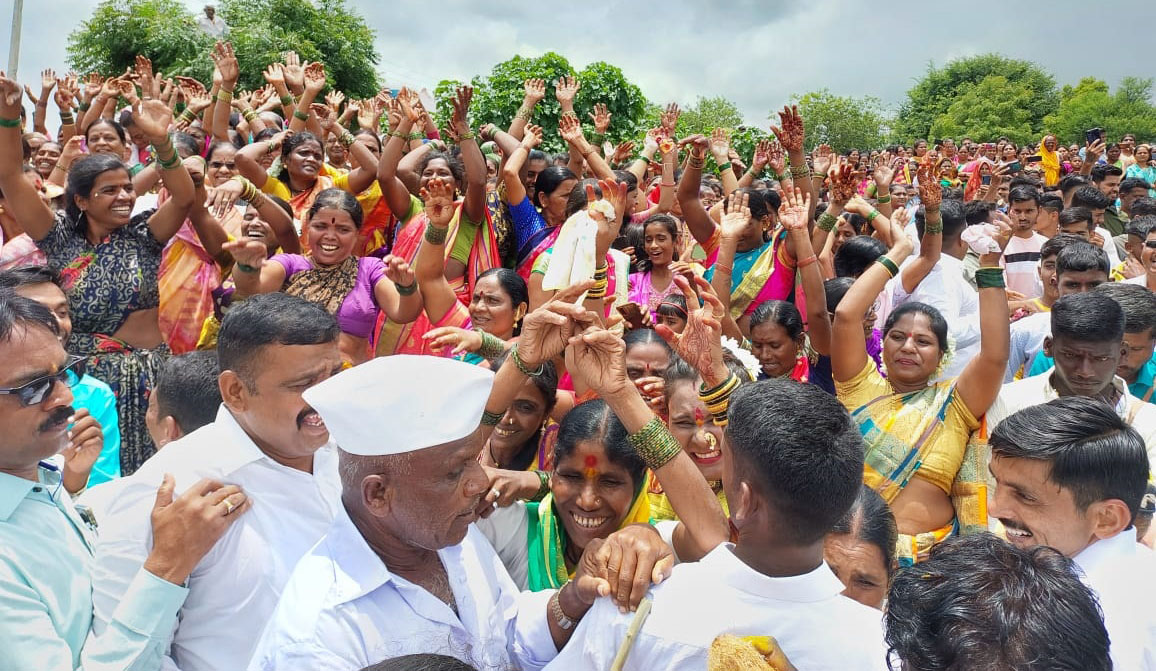 जोरदार शिव्यांच्या भडिमारात बोरीचा बार उत्साहात संपन्न