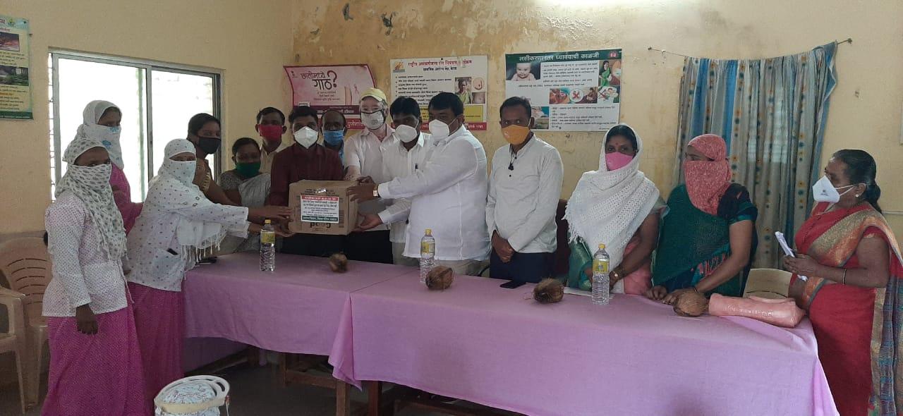 पुसेगावमध्ये जिल्हा परिषदेमार्फत अर्सेनिक अल्बम गोळ्यांचे वाटप