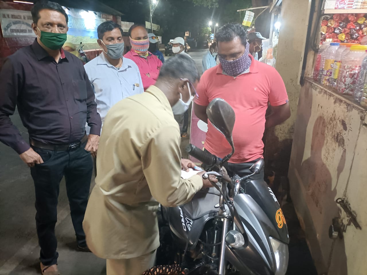 पाचगणी बाजारपेठेत विनामास्क फिरणार्‍यांवर कारवाई