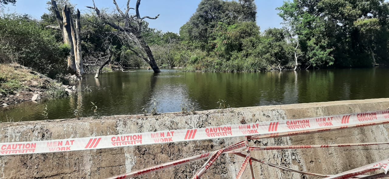 औंध येथील सिमेंट बंधारा निर्लेखित करू नये 